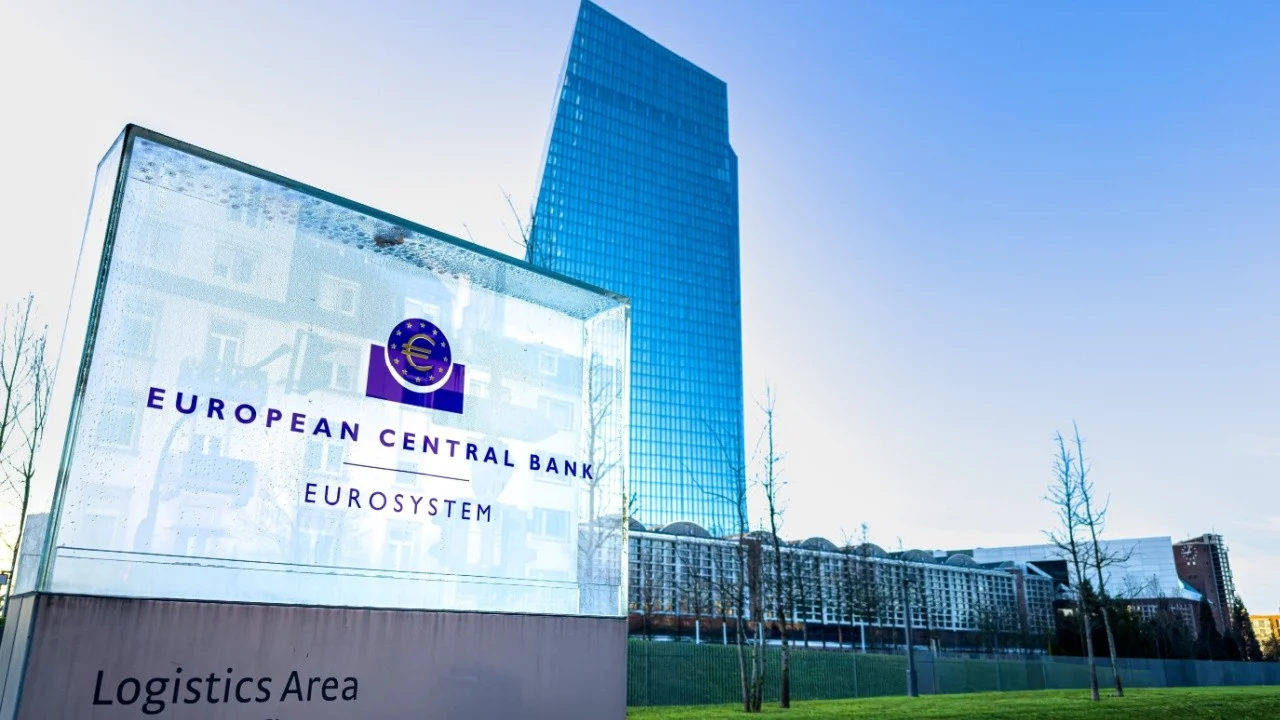 European authorities are growing concerned about the effect of the rising popularity of stablecoins on their domestic banking and payments systems. Jürgen Schaaf, Advisor to the Senior Management of Market Infrastructure and Payments at the European Central Bank (ECB), warned that an uncontrolled and unregulated adoption of stablecoins could bring growing pains to the Eurozone, potentially disrupting the European Union’s (EU) banking ecosystem.