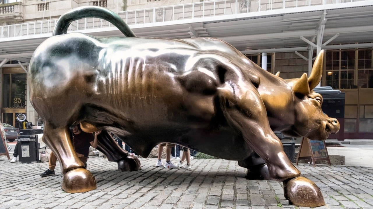 The company priced its shares at $37, above the expected range of $32 to $33, and opened at $90, representing a 143% increase. During trading, shares peaked at $118 before closing at $70, resulting in an overall gain of nearly 90% and a market capitalization exceeding $10 billion. This marks a significant milestone for Bullish, which had previously attempted to go public via a SPAC merger in 2021.