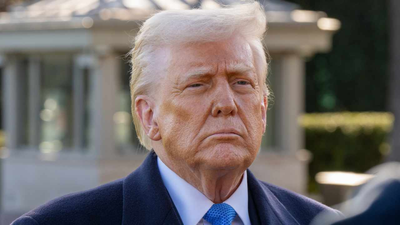 80 CEOs Urge Trump to Block Bank Fees That Could Cripple US Crypto Access A fierce showdown is brewing as over 80 crypto and fintech leaders demand immediate action to block major banks from throttling consumer data access and crippling digital finance.
