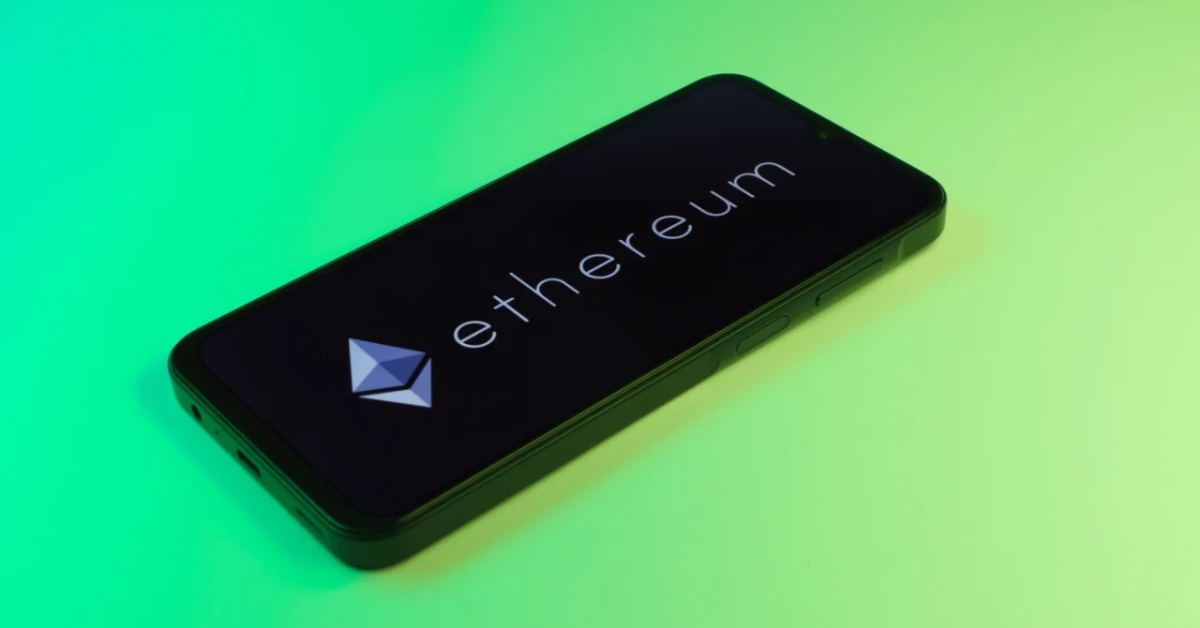 Crypto ETFs: Ether Domination Continues as Bitcoin Trails With Modest Gains Ether ETFs extended their inflow streak to five consecutive days, pulling in $309 million, while bitcoin ETFs managed another $81 million inflow despite a small outflow from Bitwise.